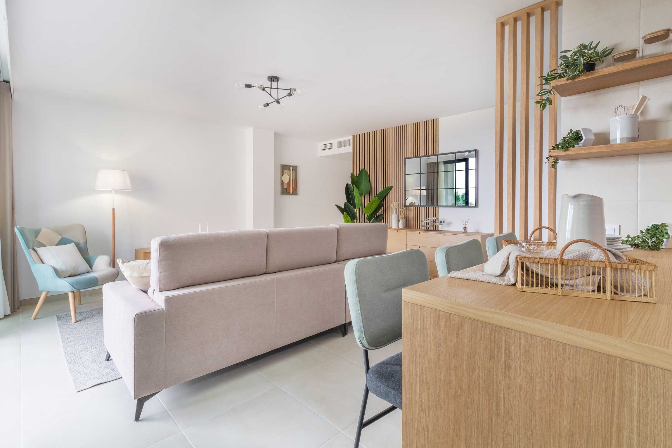 Cocina moderna en roble y azul